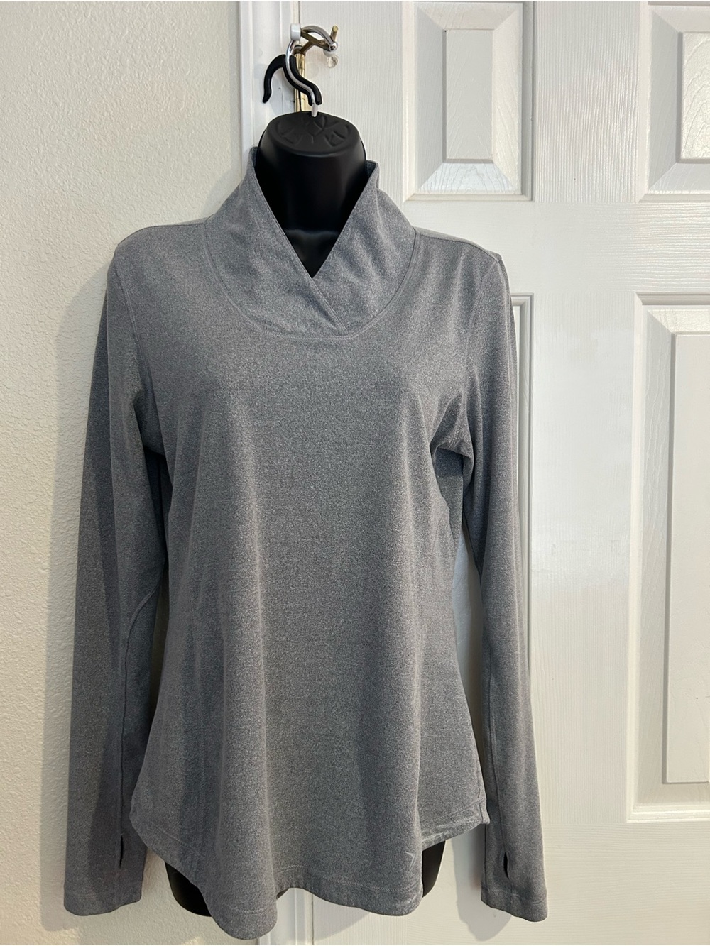 Old Navy Gray Active Semi-Fitted Long Sleeve Top
